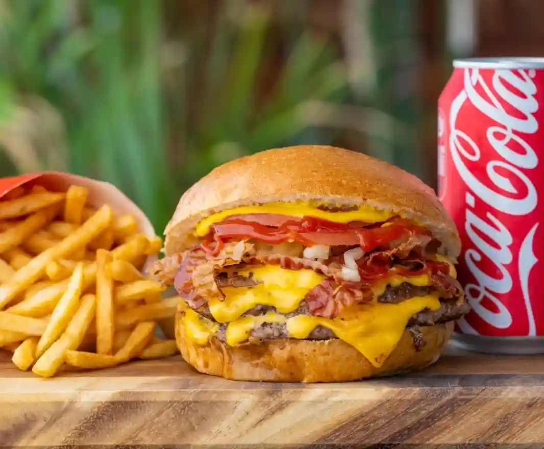 Page d’accueil réelle de Burger Palace avec un burger, des frites et une boisson